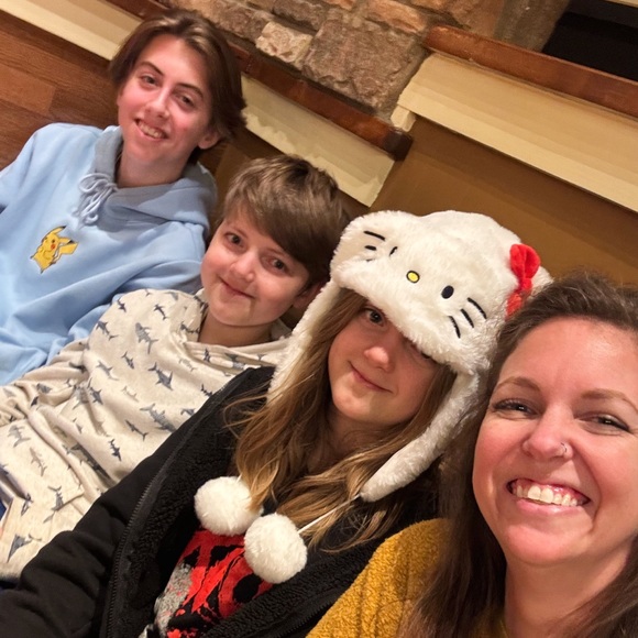 Meet your Posher, Megan - Picture 2 of 2